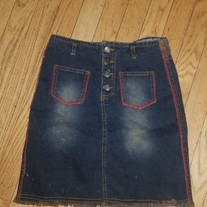 Jean skirt with buttons and red hemming